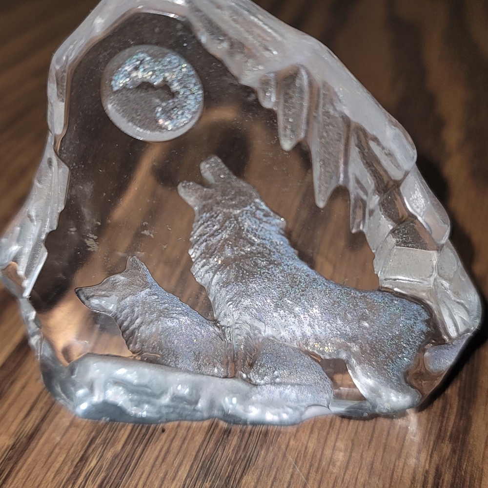 4 inch wolf crystal